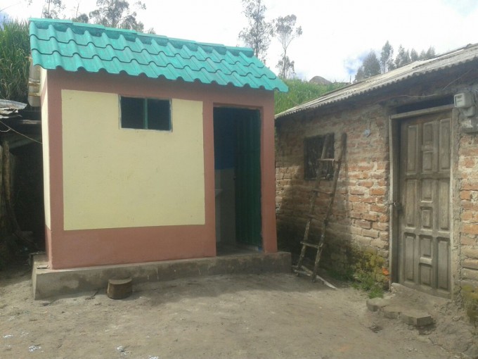 Neue sanitäre Anlagen in Pilahuaico