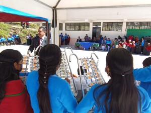 Educazione musicale ed inglese nell'Istituto educativo di Huacona Chico