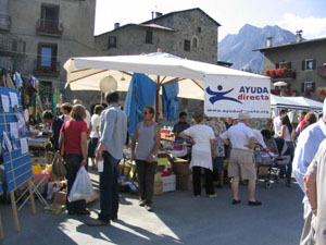 Mercados de pulgas en Bormio (Italia) para apoyar Ayuda Directa