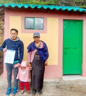 Übergabe von 12 Toiletten- und 12 Waschhäuschen an verschiedene Gemeinden im Kanton Colta