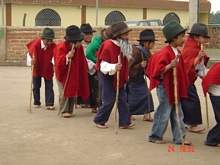 El baile del abuelito con los niños de la escuela