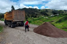 La llegada de una volqueta de material