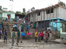 Un momento en la construcción del segundo piso (todo a mano)